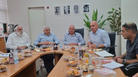 ביקור עבודה בשדות דן עשייה חינוכית רחבה לצד אתגרים מורכבים בשטחjpg (1).jpg
